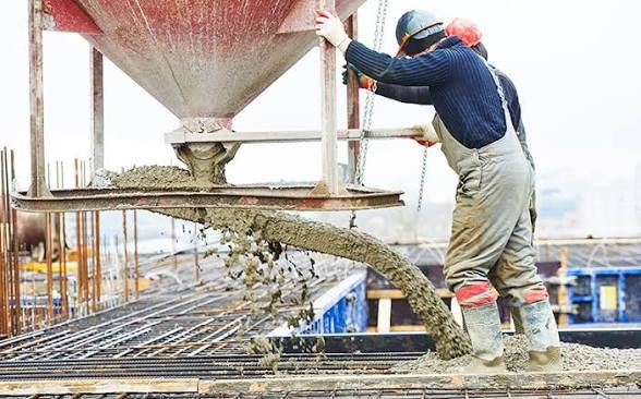 Lançamento de concreto por caçamba em estrutura elevada